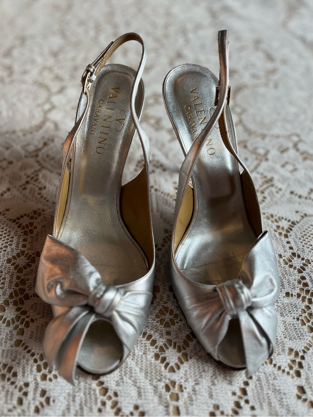 Valentino Garavani Sling Back Peep Toe Bow Heels, Silver Lambskin, Size EU 40